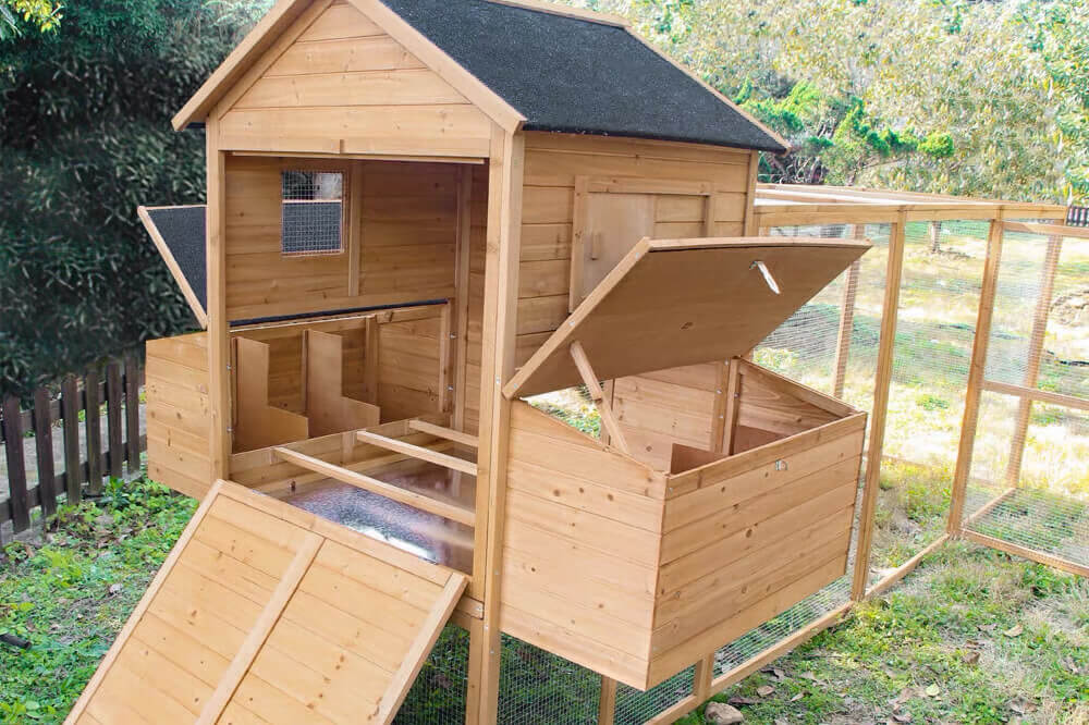 RESORT CHICKEN COOP AND RUN. Sale ends Today! Saving 300 Urban