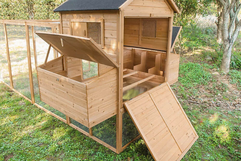 RESORT CHICKEN COOP AND RUN. Sale ends Today! Saving 300 Urban