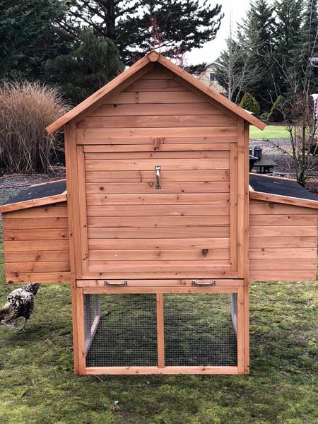 RESORT CHICKEN COOP AND RUN. PRE-SALE END OF APRIL SHIPPING