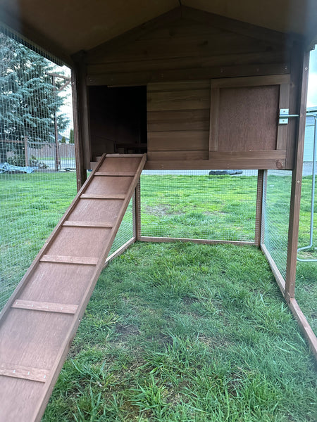The LODGE Coop. New color and size! IN-STOCK